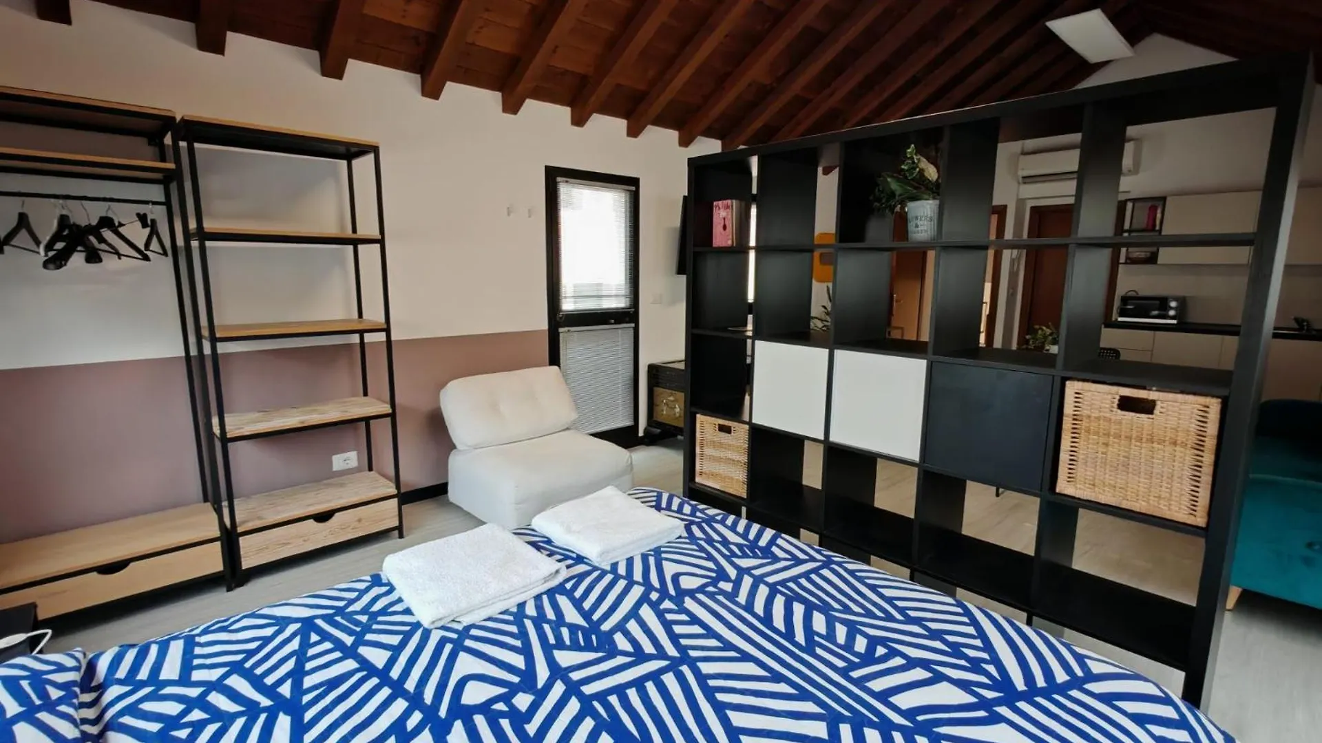 Charming Loft Apartment 15M To Venedik